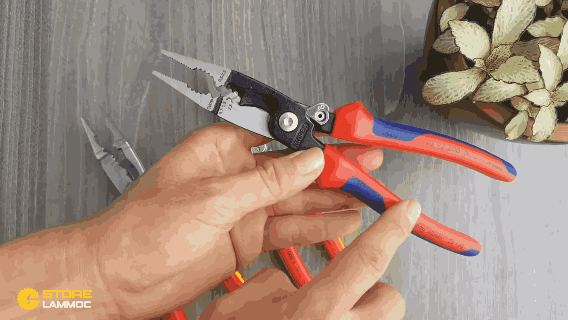 Khám Phá Kìm Đa Năng Knipex: Tính Năng Và Ứng Dụng