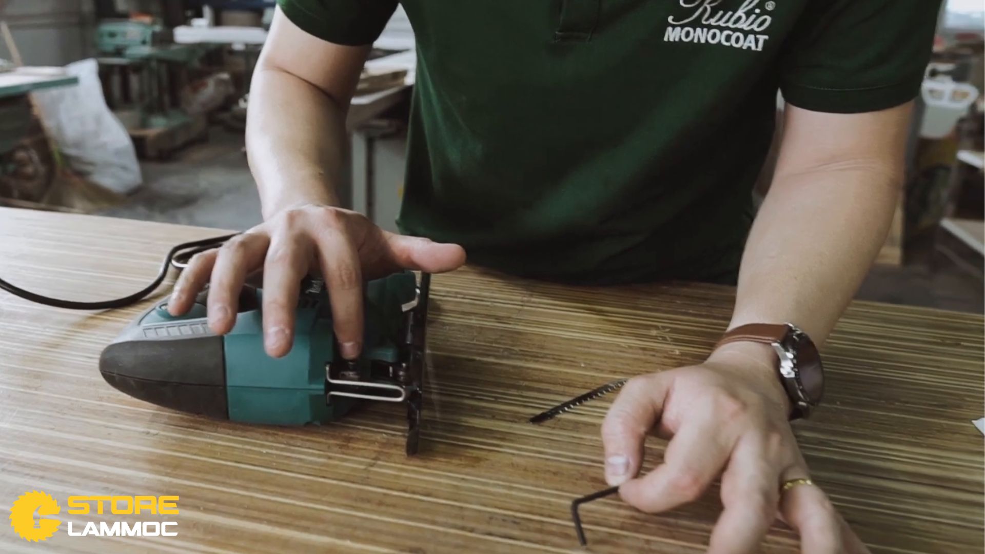 Các bước tháo lưỡi cưa