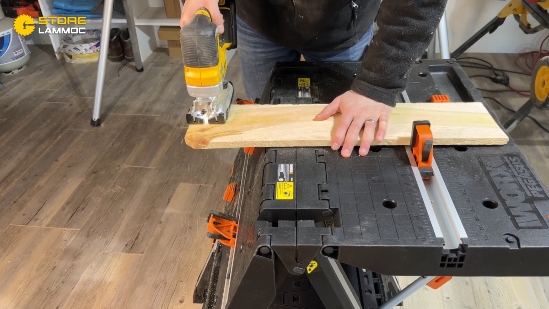 Cách Thiết Lập Bàn Làm Việc Hiệu Quả Trong Garage