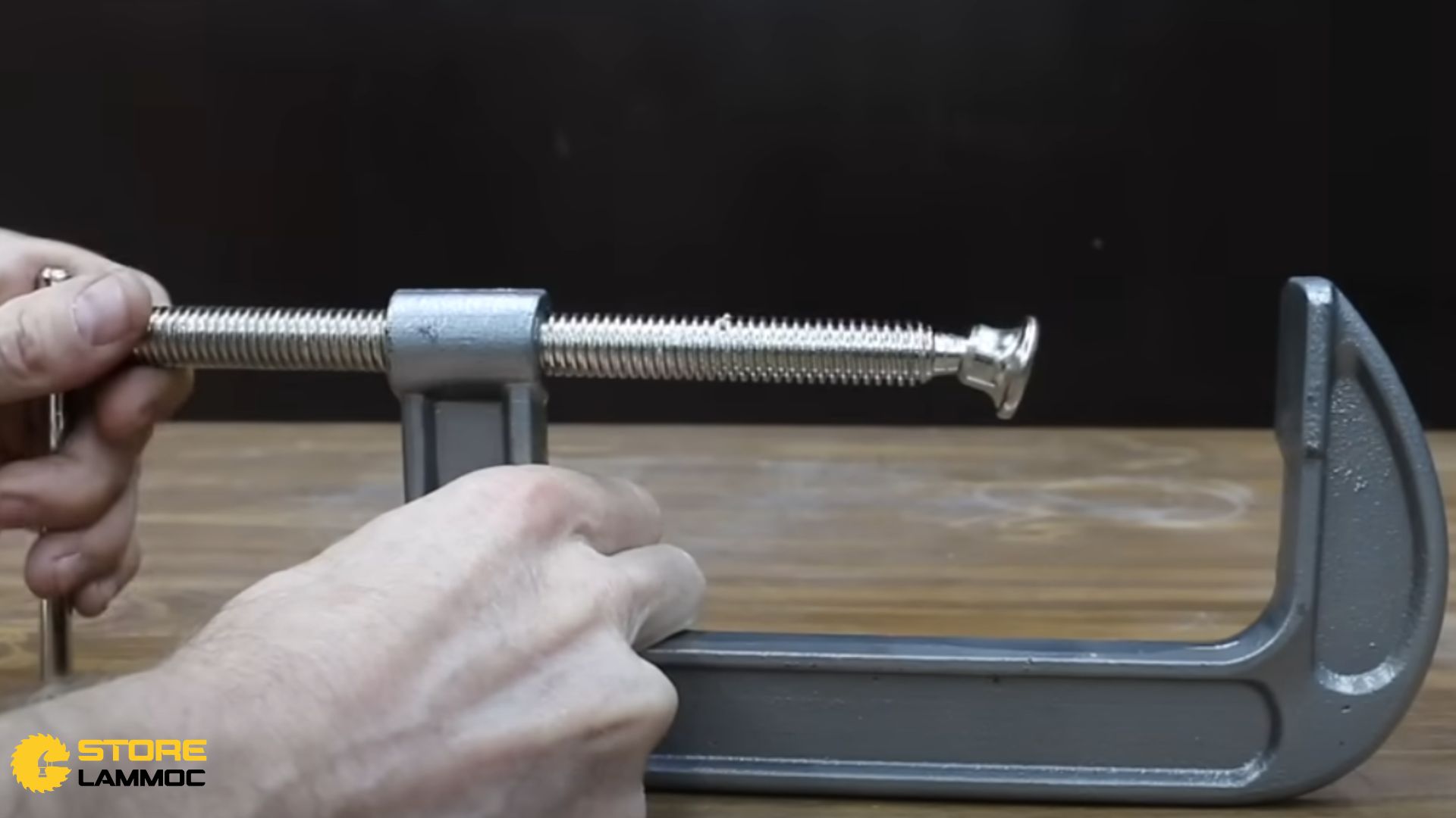 Cảo chữ C Lincoln Electric