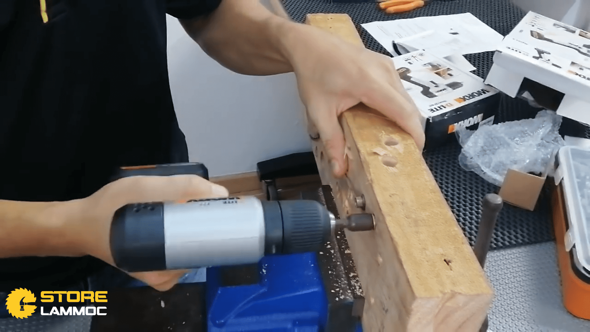 Chất liệu mũi khoan của máy khoan pin Worx WX104