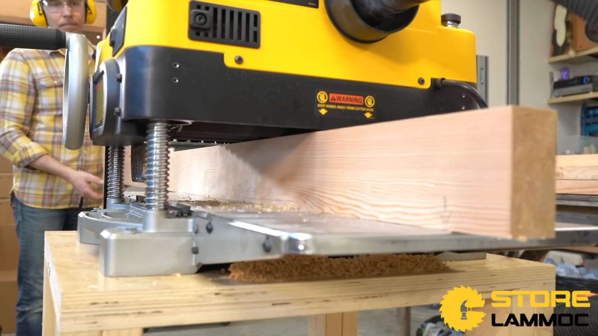 Chuẩn bị nguyên liệu làm cưa bàn