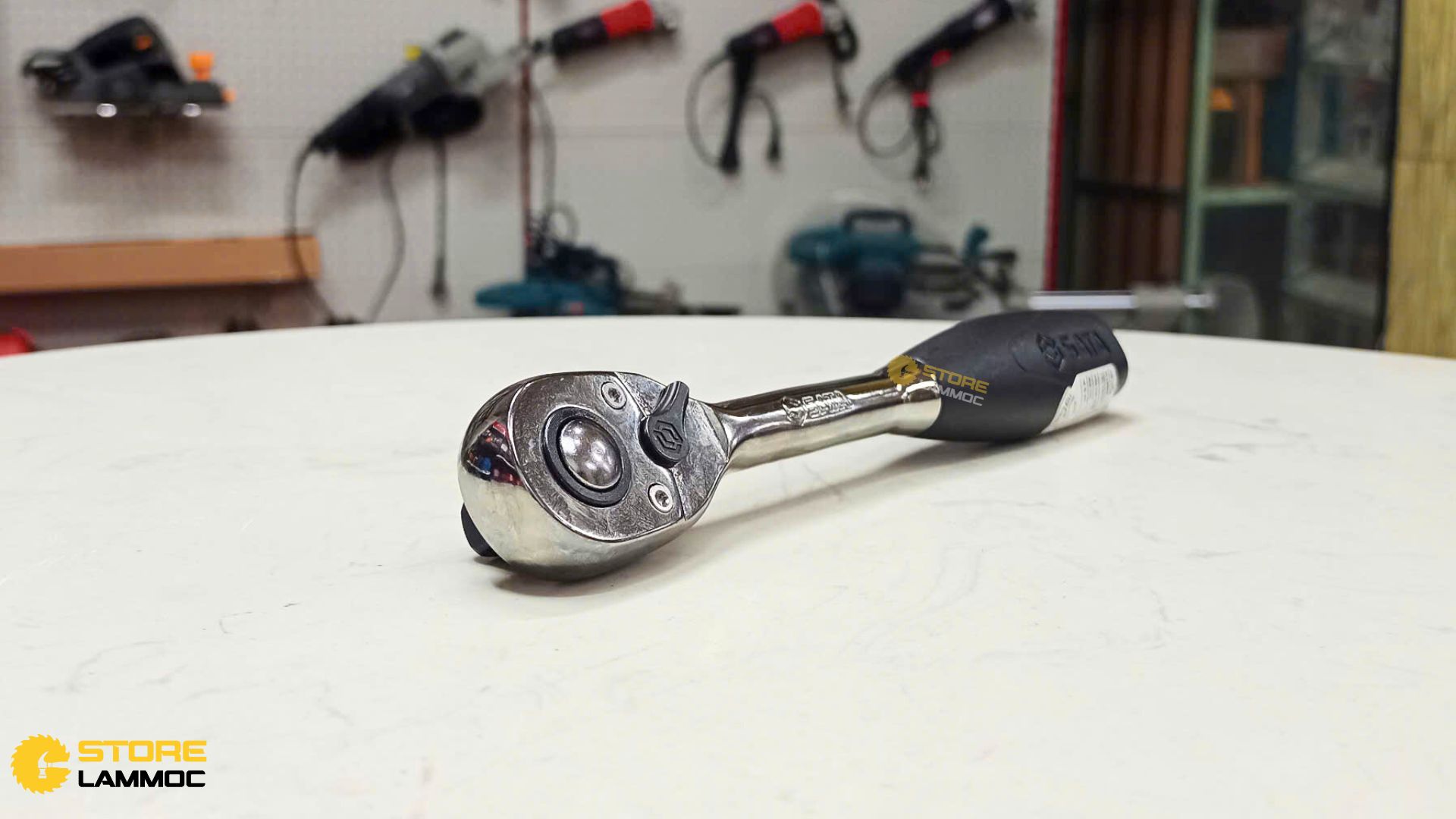 Cờ lê bánh cóc có chốt khóa Sata 12902 - 2