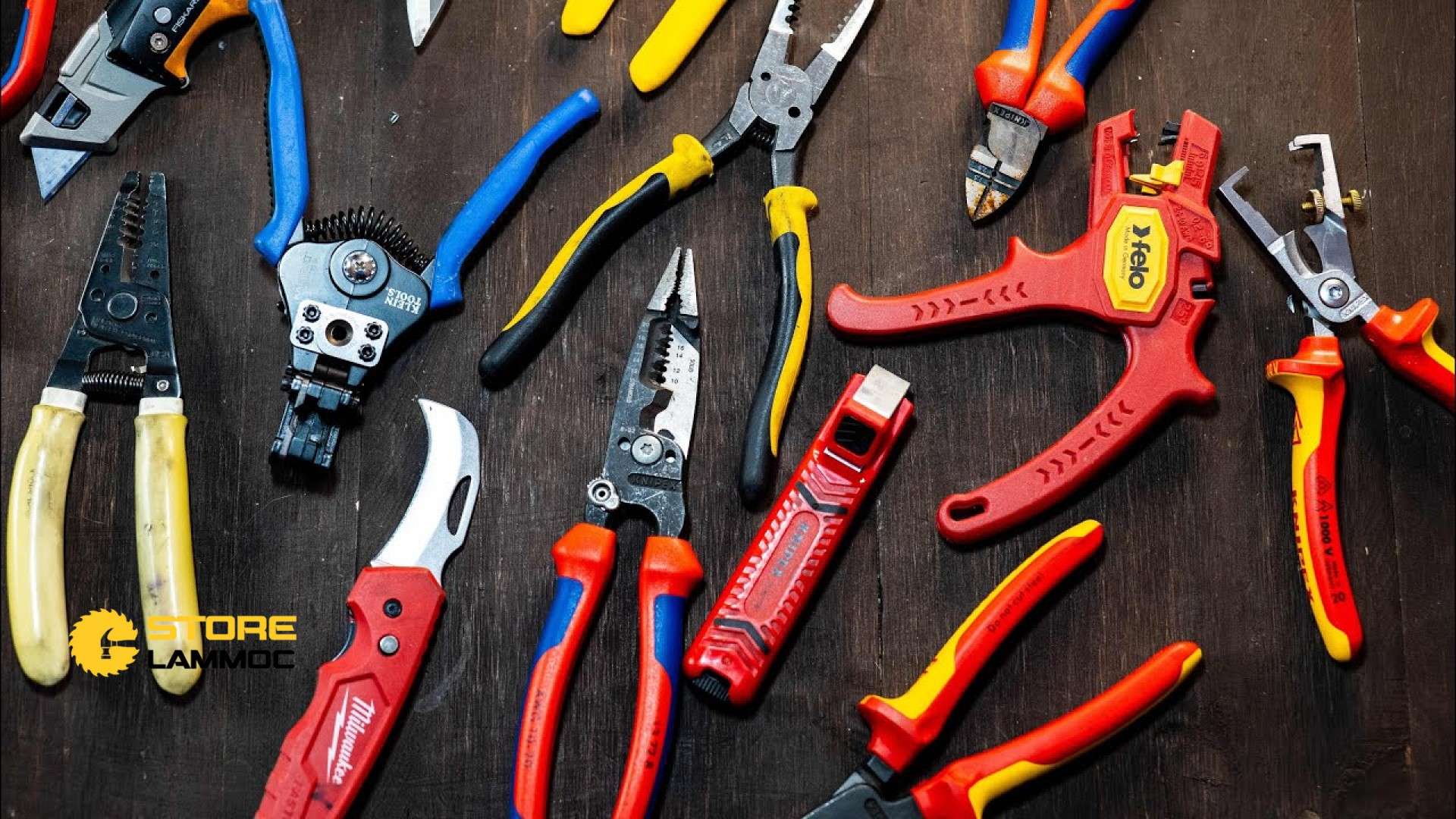 15 Công Cụ Cần Thiết Để Bắt Đầu Sửa Xe Hơi