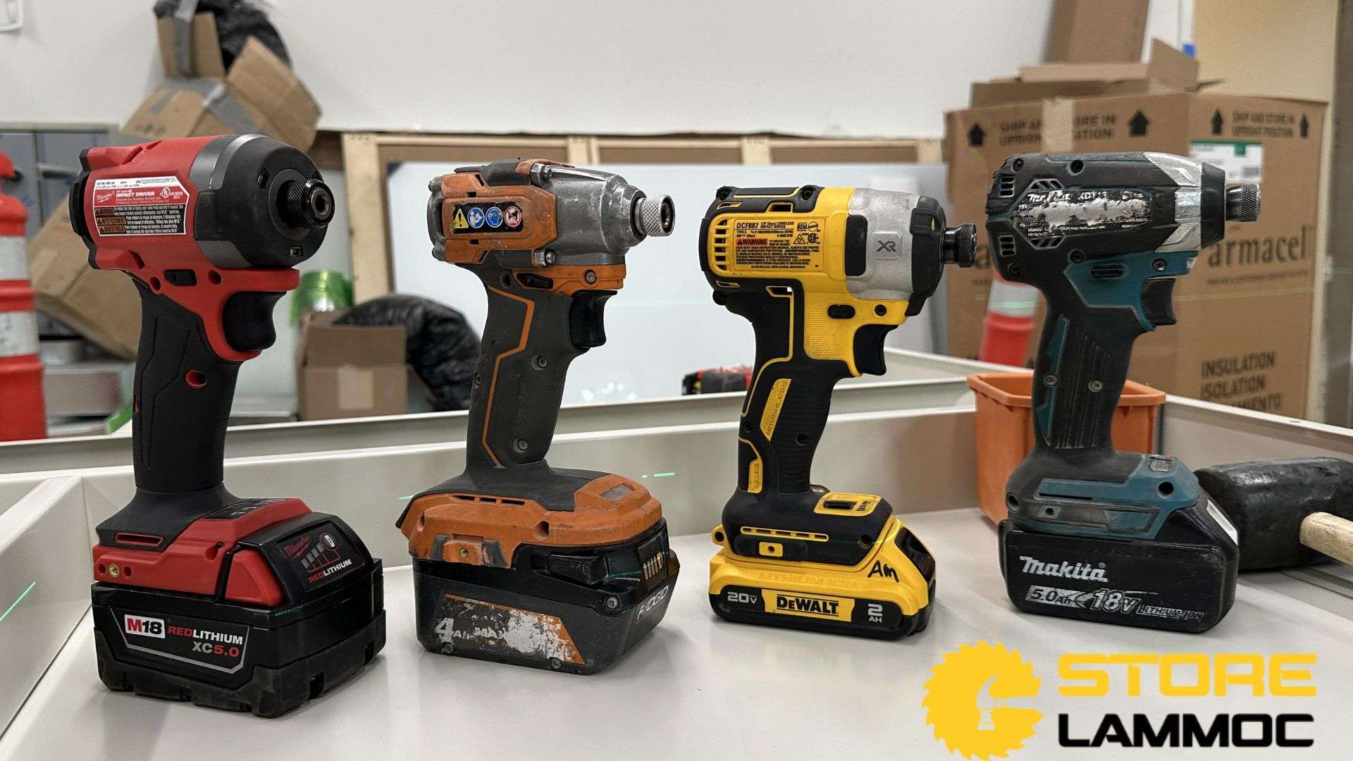 Công cụ pin cạnh tranh với DeWALT