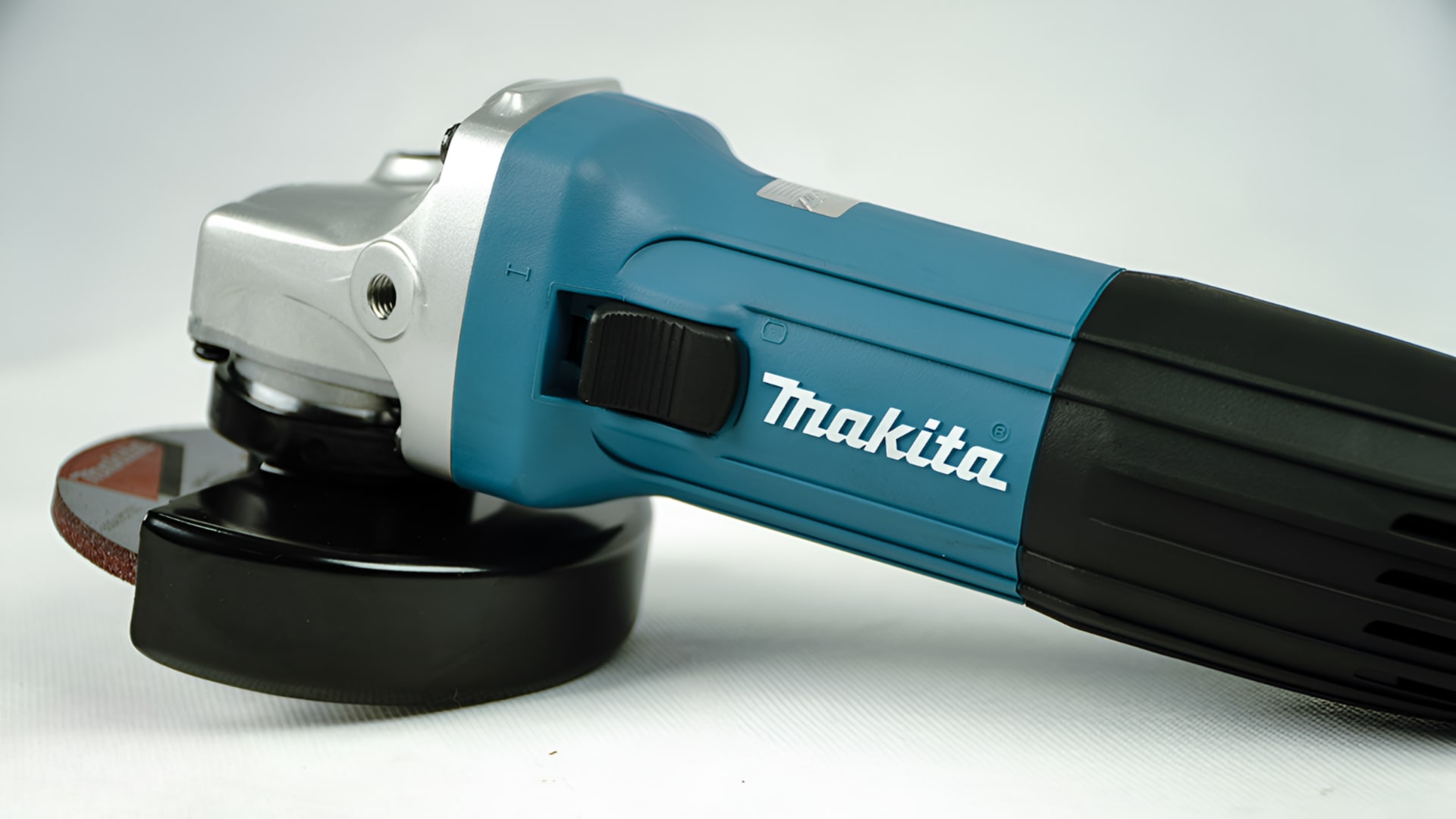 Đánh giá 5 Máy Mài Góc Makita: So sánh, Đánh giá và Lựa chọn