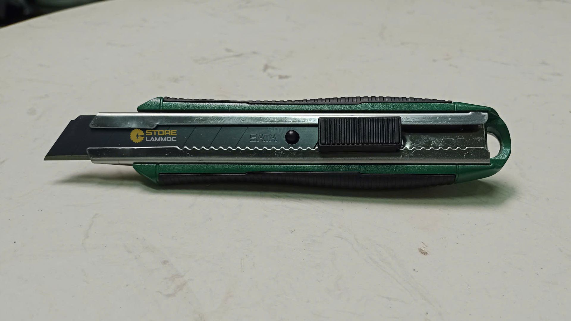 Dao rọc giấy có nút khóa lưỡi dao 18x100mm Sata 93612 - 2