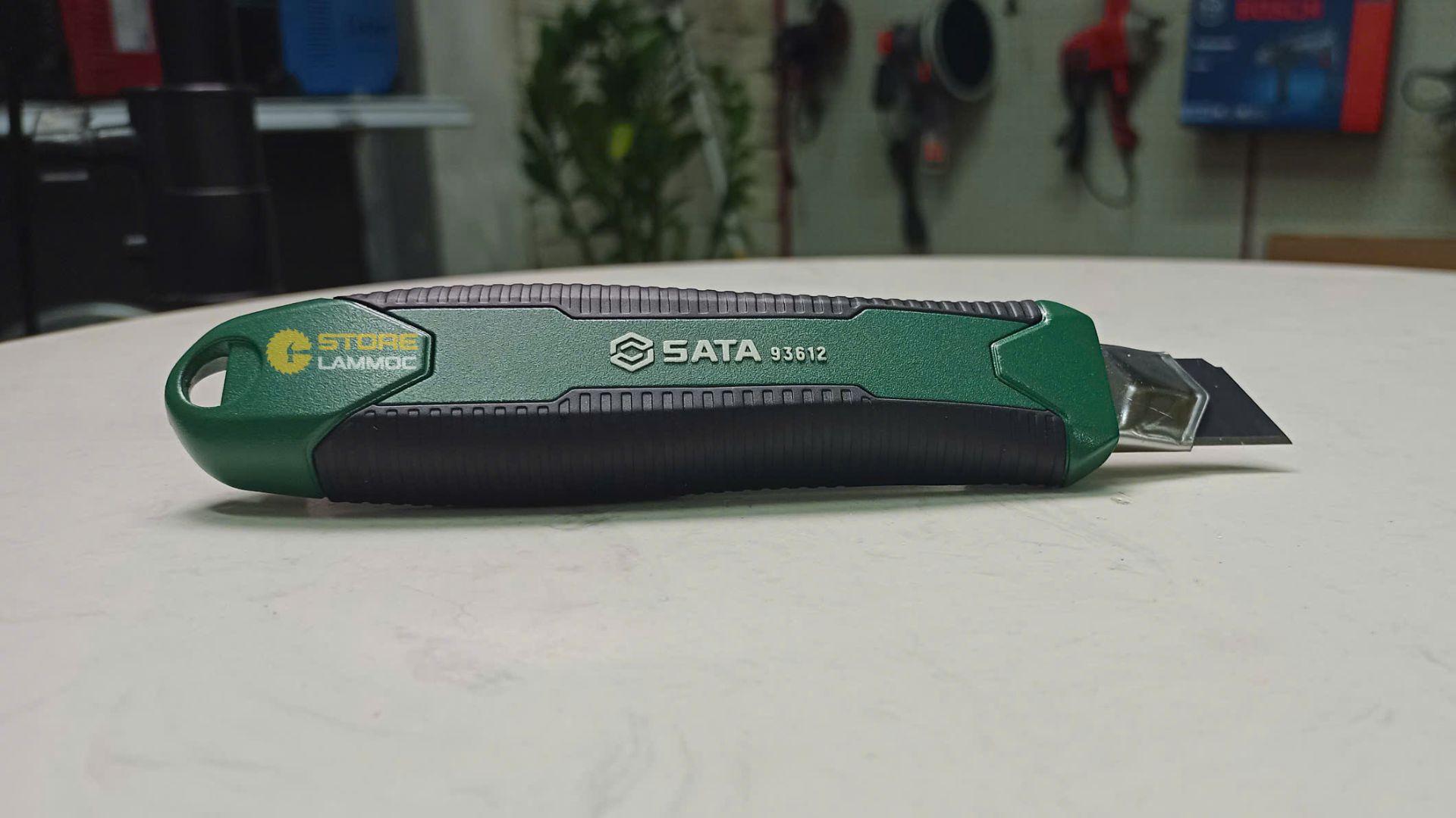 Dao rọc giấy có nút khóa lưỡi dao 18x100mm Sata 93612 - 4