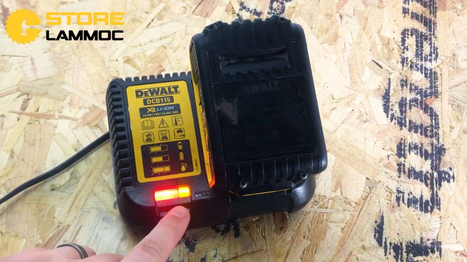 Cả 2 đèn cùng báo chứng tỏ sạc hoặc pin gặp vấn đề