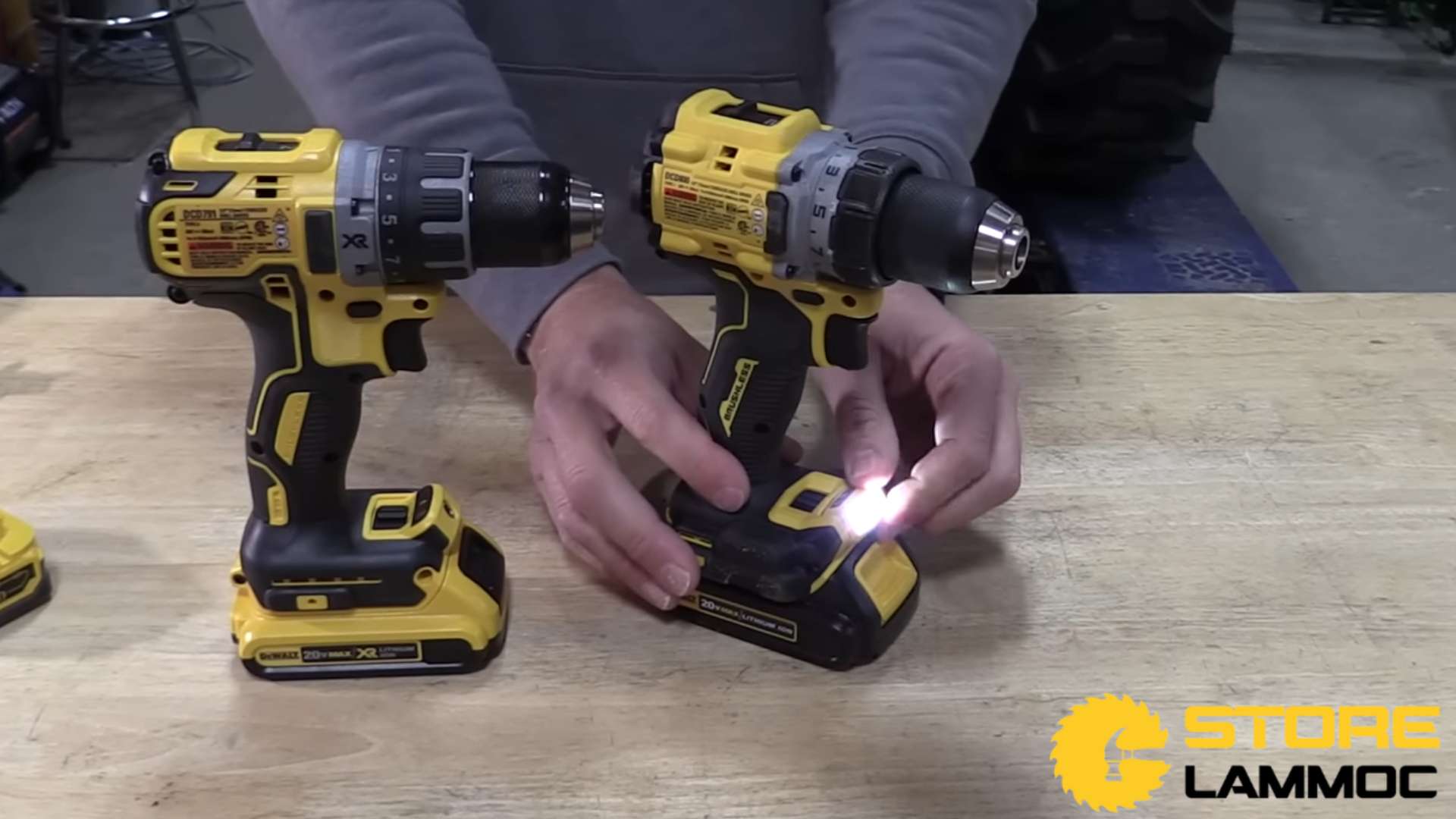 Đèn LED điều chỉnh vị trí của DeWalt DCD800
