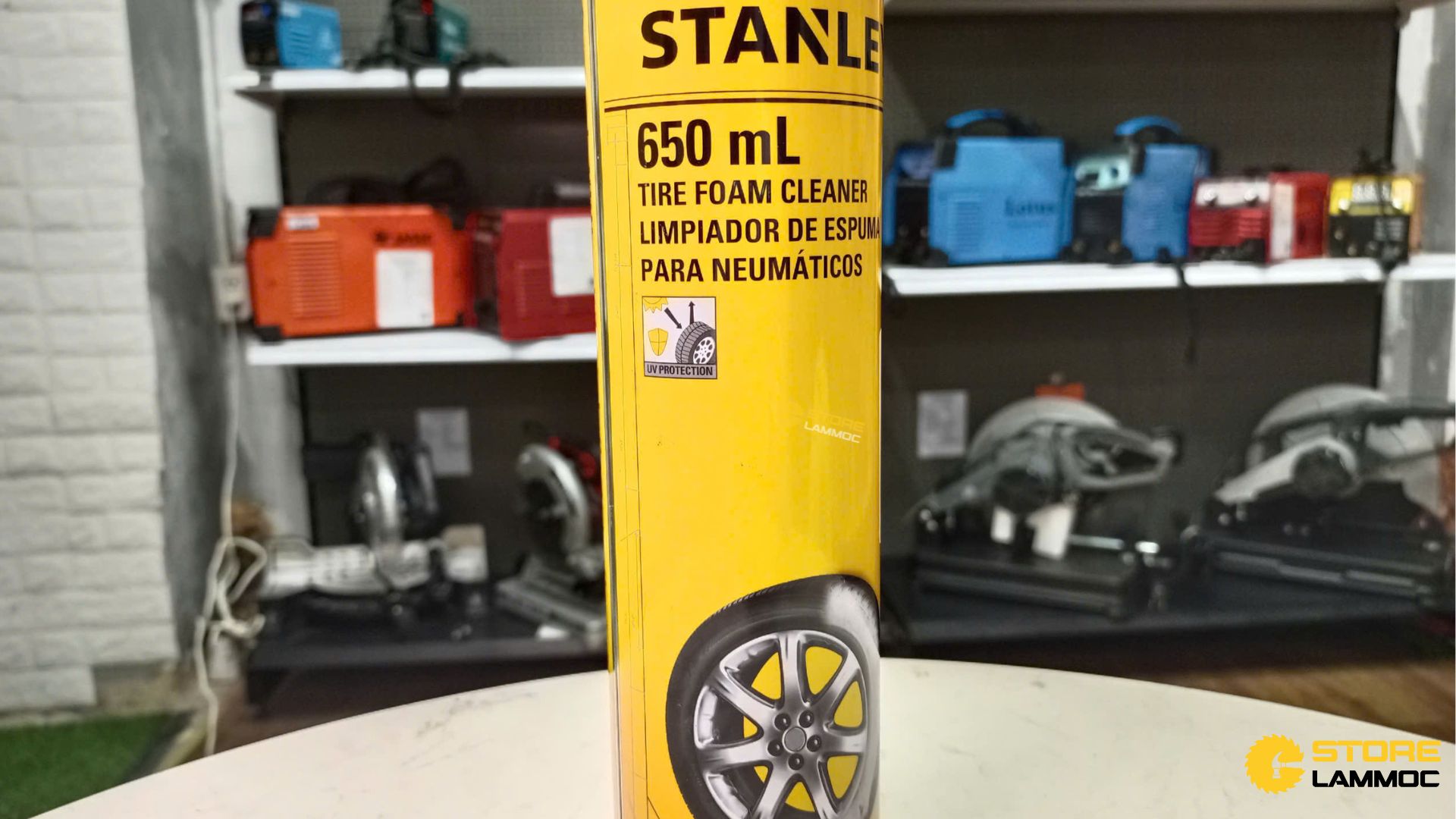 Dung dịch vệ sinh bảo dưỡng và làm mới lốp xe 650ml Stanley SXAUTF-041
