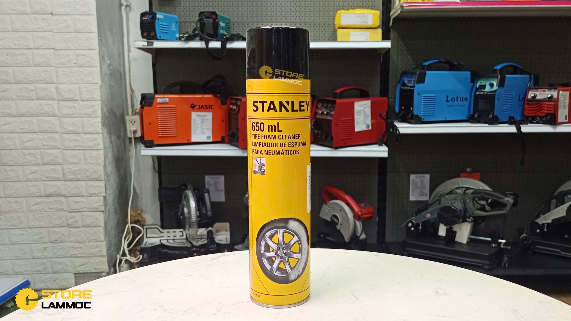 Dung dịch vệ sinh bảo dưỡng và làm mới lốp xe 650ml Stanley SXAUTF-041