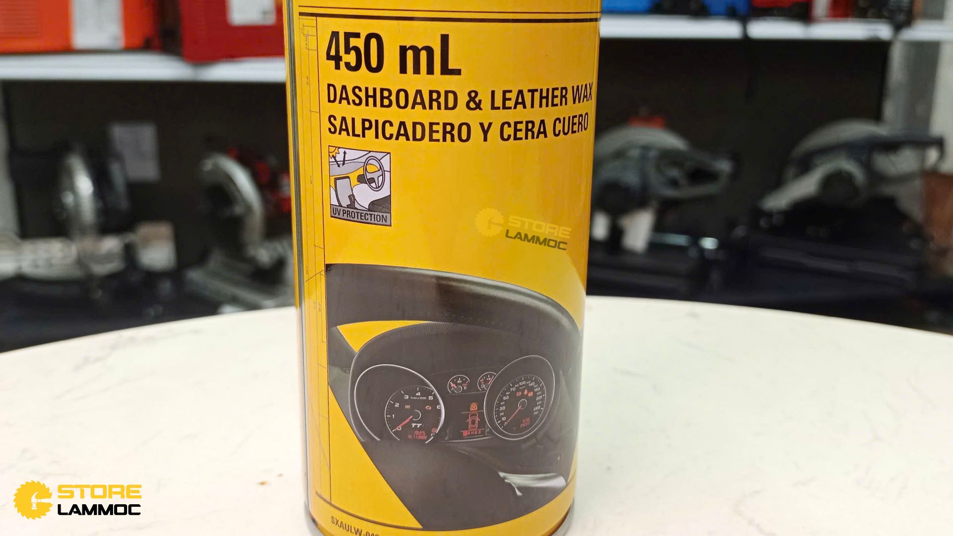 Dung dịch vệ sinh nội thất xe 450ml Stanley SXAULW-046