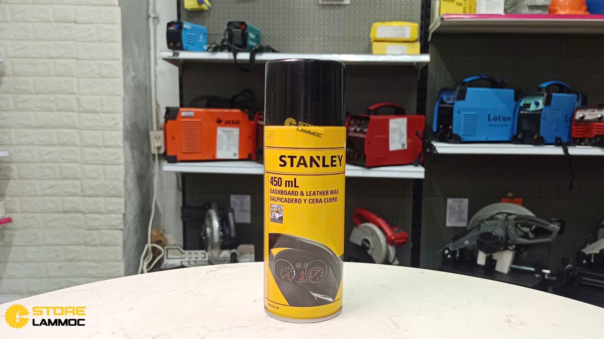 Dung dịch vệ sinh nội thất xe 450ml Stanley SXAULW-046