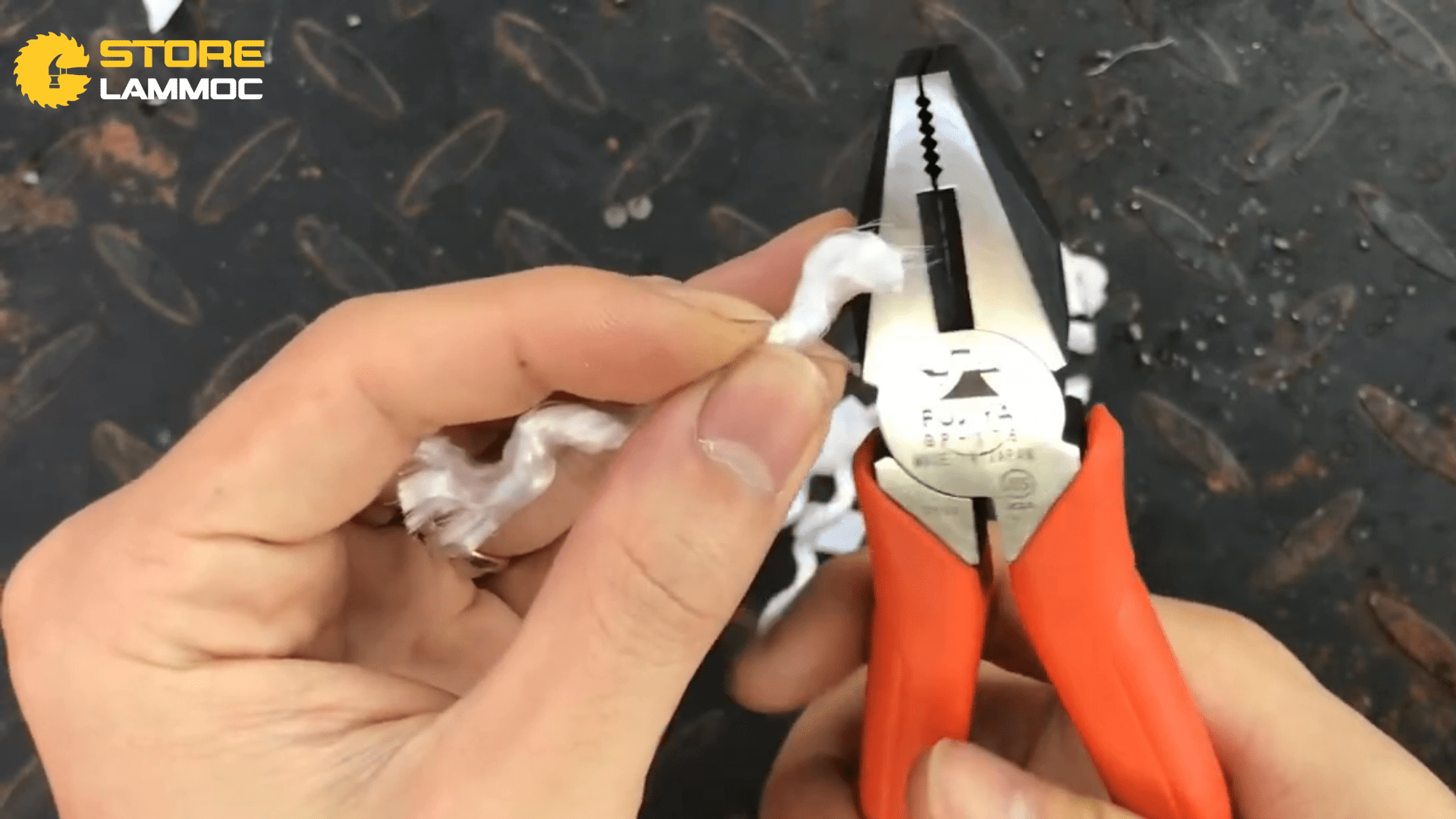 Dùng kiềm điện Fujiya GP-175 cắt dây cắt 25 lý