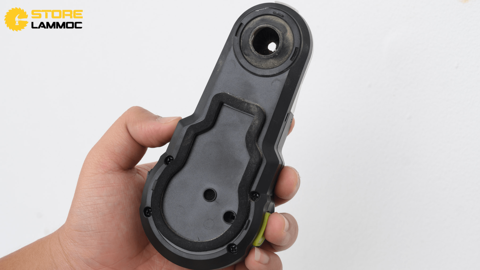 Dung lượng chứa bụi của máy hút bụi pin Worx WA1602 hạn chế