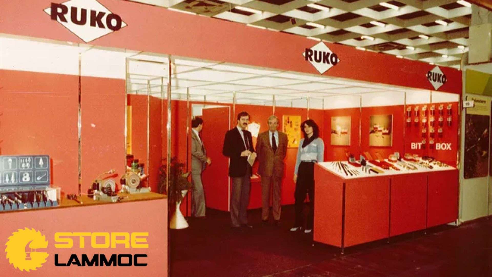 Người sáng lập công ty Josef Ruppert tự hào giới thiệu RUKO tại gian hàng hội chợ thương mại Cologne năm 1984.