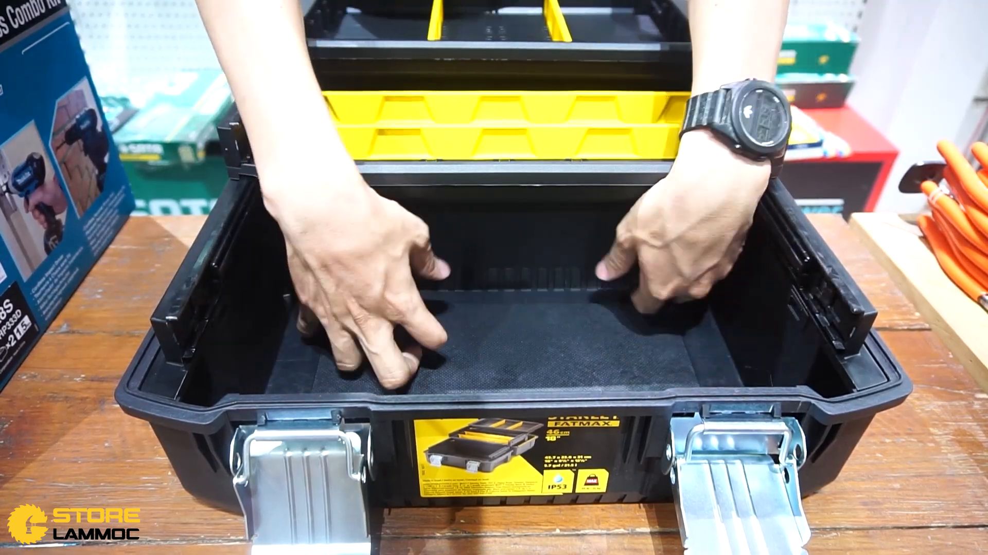 Hai ngăn bên trong thùng