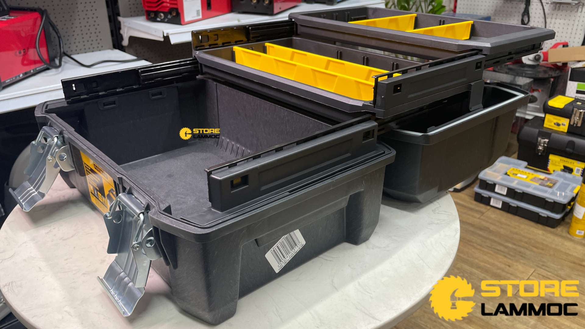 Hộp đựng đồ nghề chống nước chống bụi 18inch STANLEY FMST1-71219