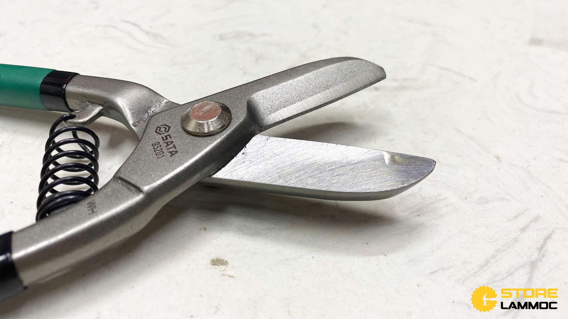 Kéo cắt tôn loại mũi thẳng 204mm Sata 93201