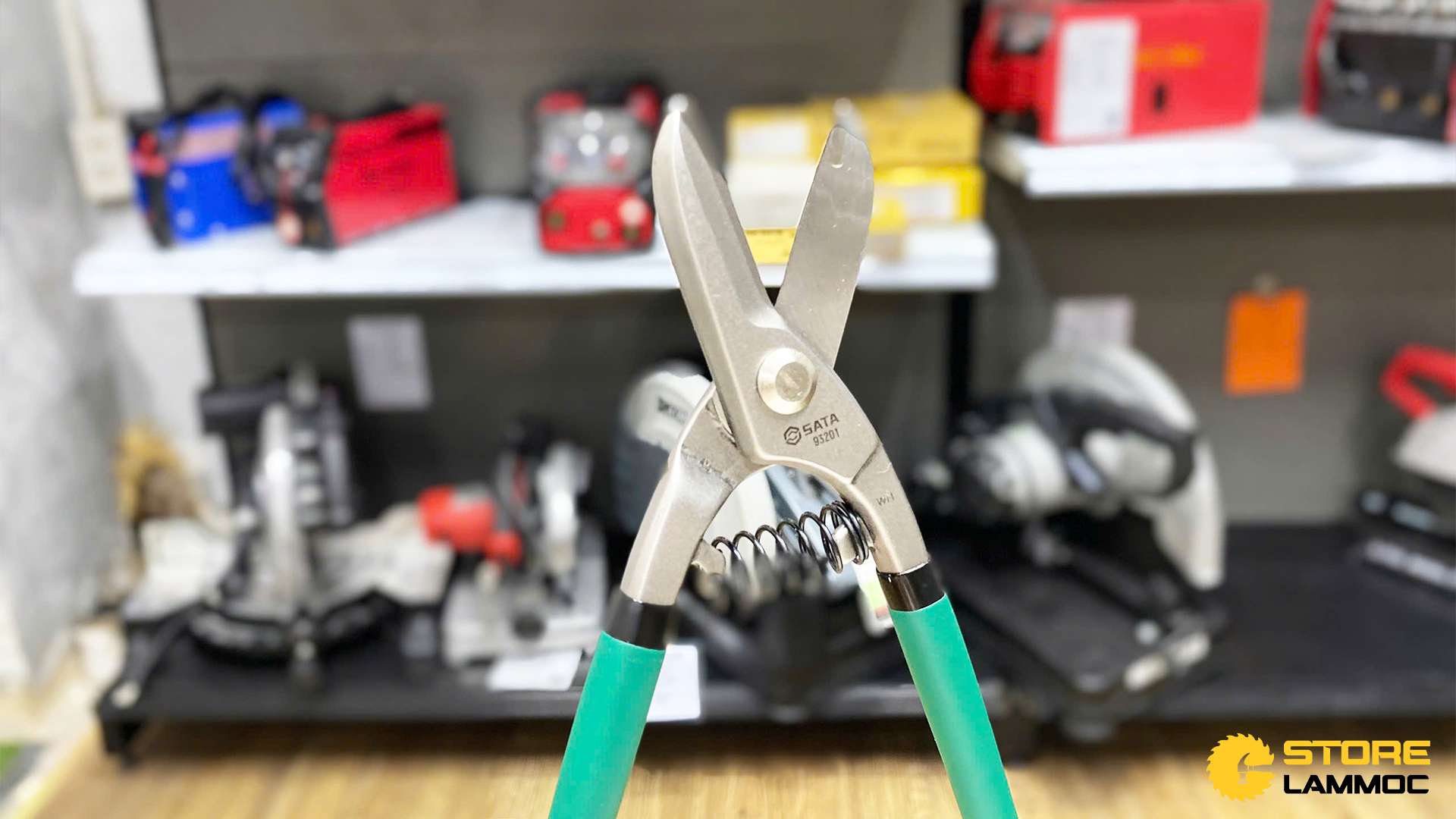 Kéo cắt tôn loại mũi thẳng 204mm Sata 93201