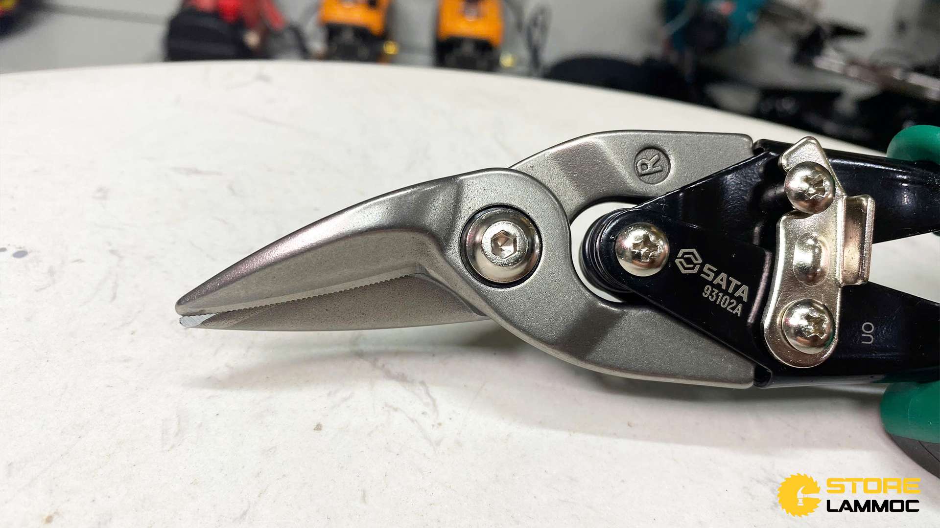 Kéo cắt tôn mũi cong phải 250mm Sata 93102A