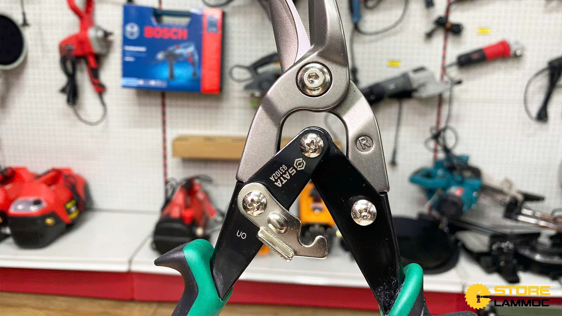 Kéo cắt tôn mũi cong phải 250mm Sata 93102A