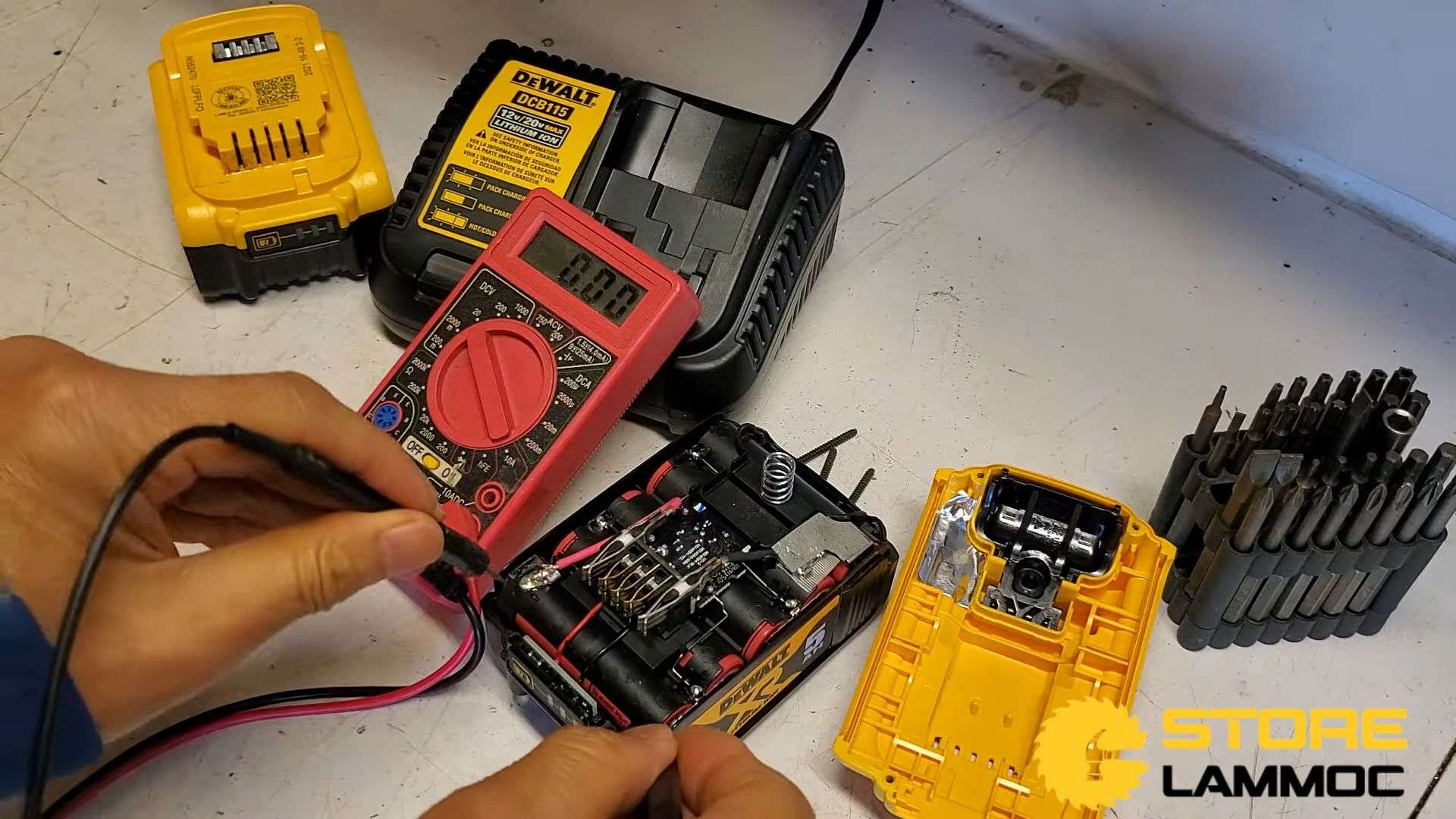 Kiểm tra mạch pin DeWALT