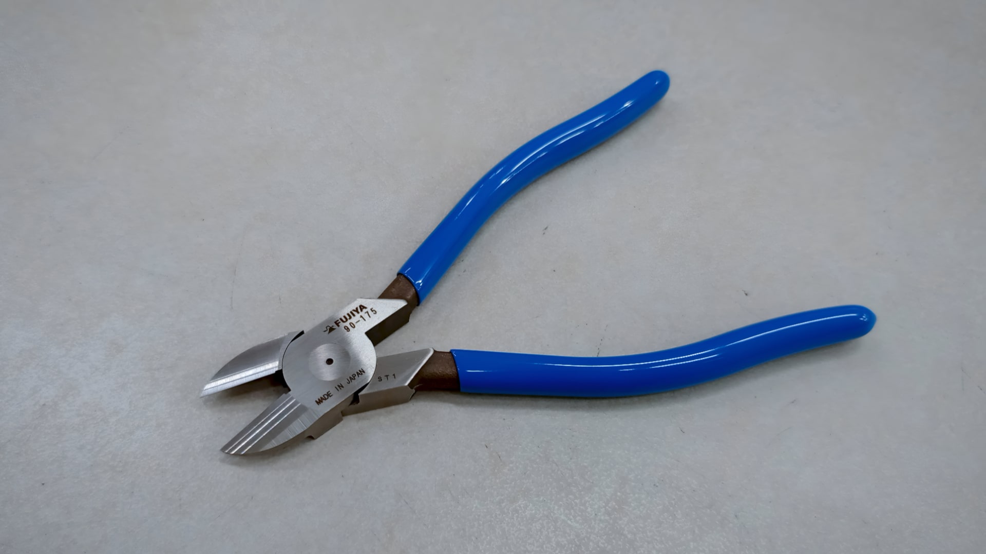 Kìm cắt 175mm Fujiya 90-175