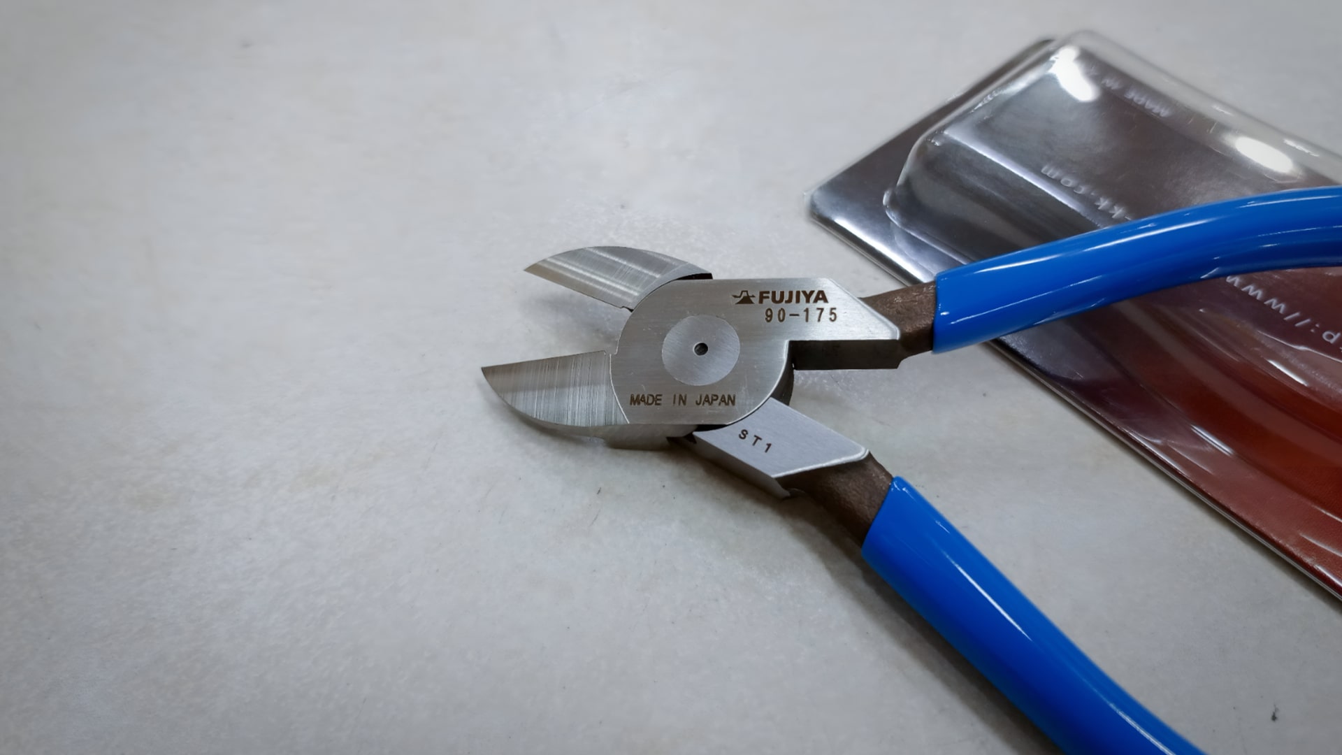 Kìm cắt 175mm Fujiya 90-175