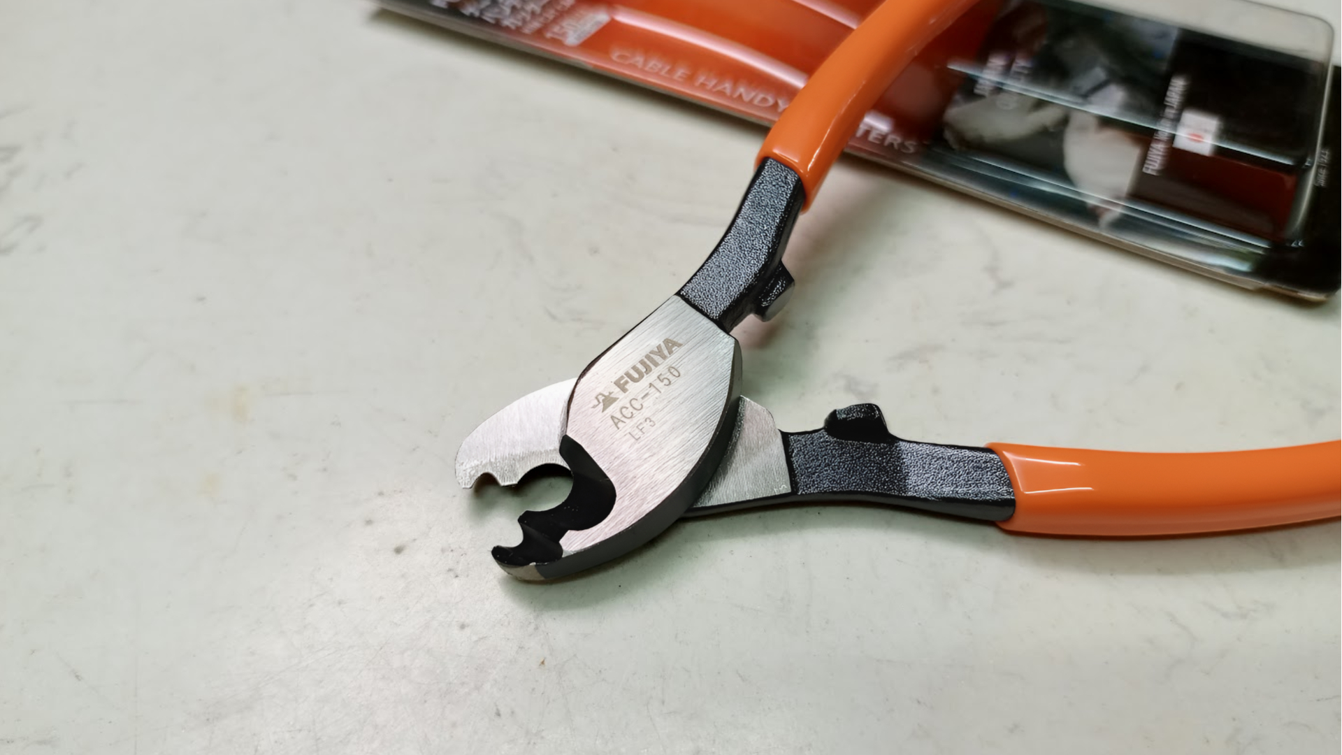 Kìm cắt dây cáp điện 2 lỗ dài 150mm Nhật Bản Fujiya ACC-150