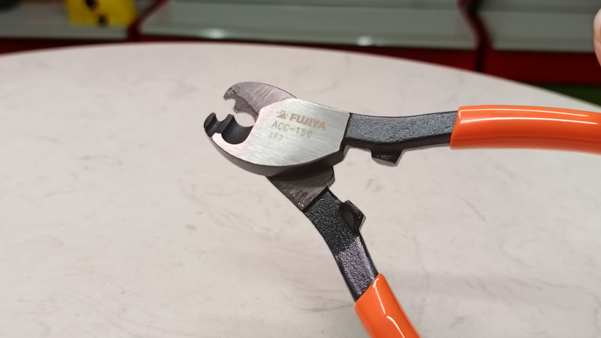 Kìm cắt dây cáp điện 2 lỗ dài 150mm Nhật Bản Fujiya ACC-150