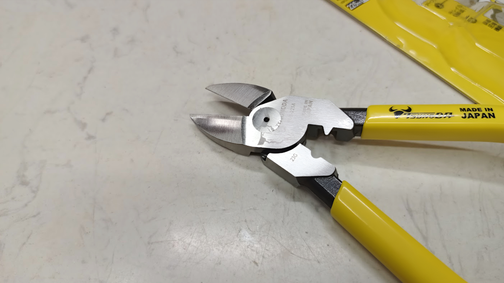 Kìm cắt dây điện lưỡi mỏng 225mm Tsunoda PUN-225A