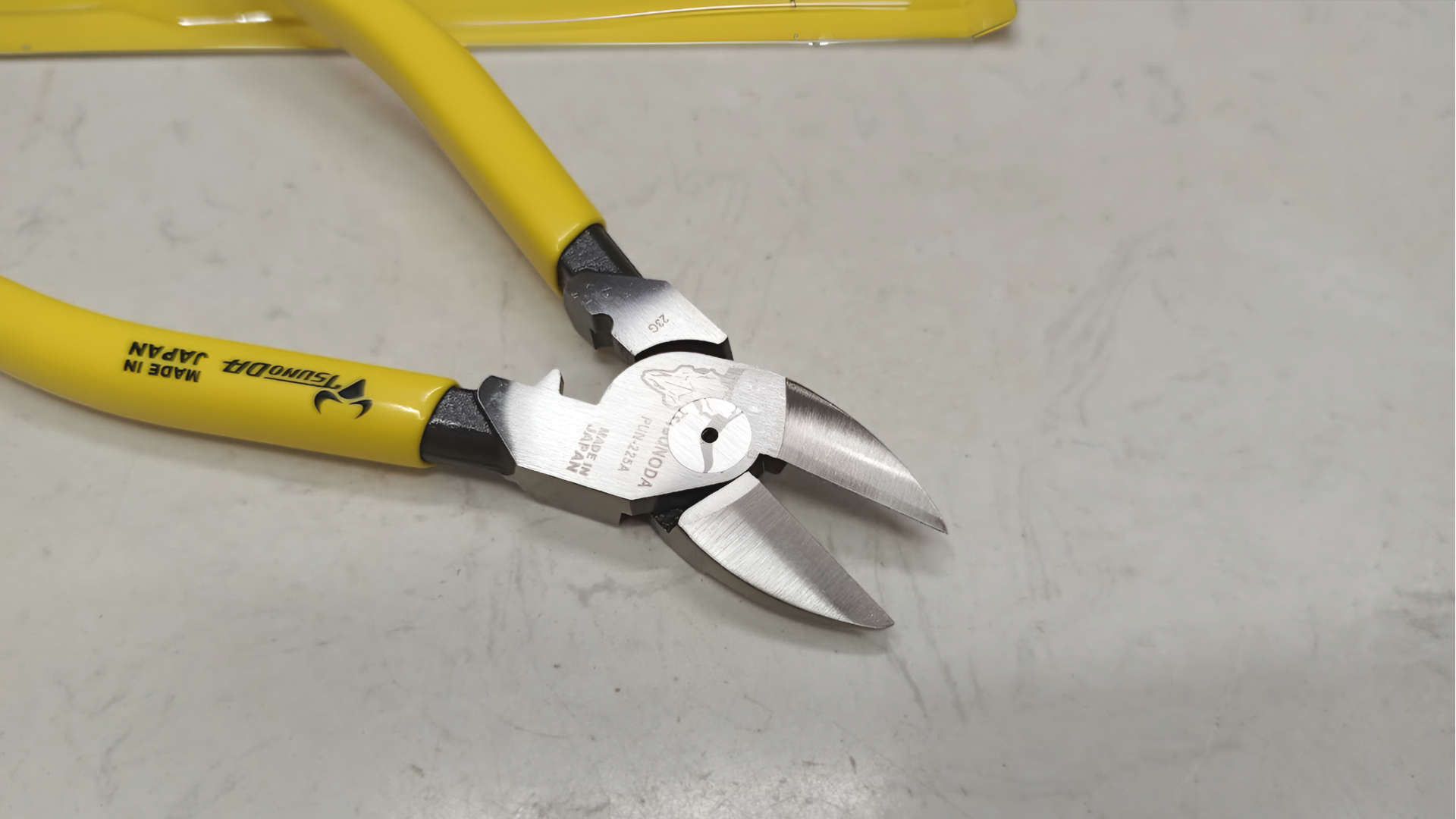 Kìm cắt dây điện lưỡi mỏng 225mm Tsunoda PUN-225A