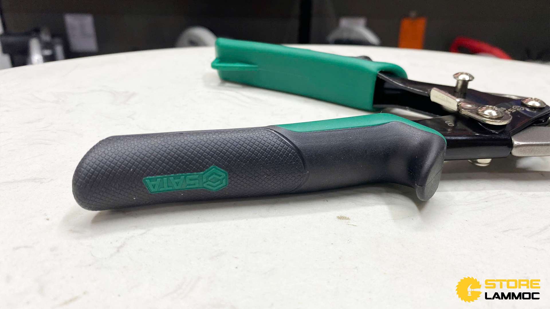 Kéo cắt tôn mũi thẳng 1inch Sata 93104A