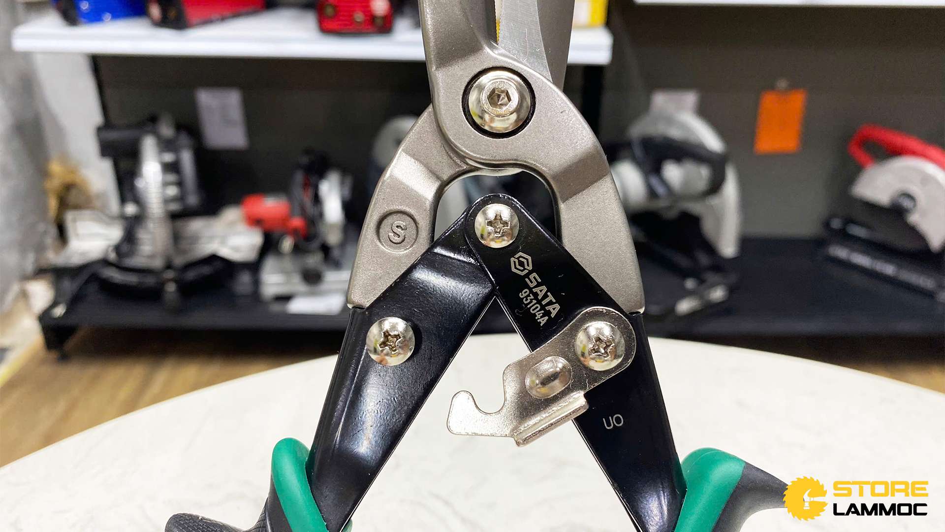 Kéo cắt tôn mũi thẳng 1inch Sata 93104A