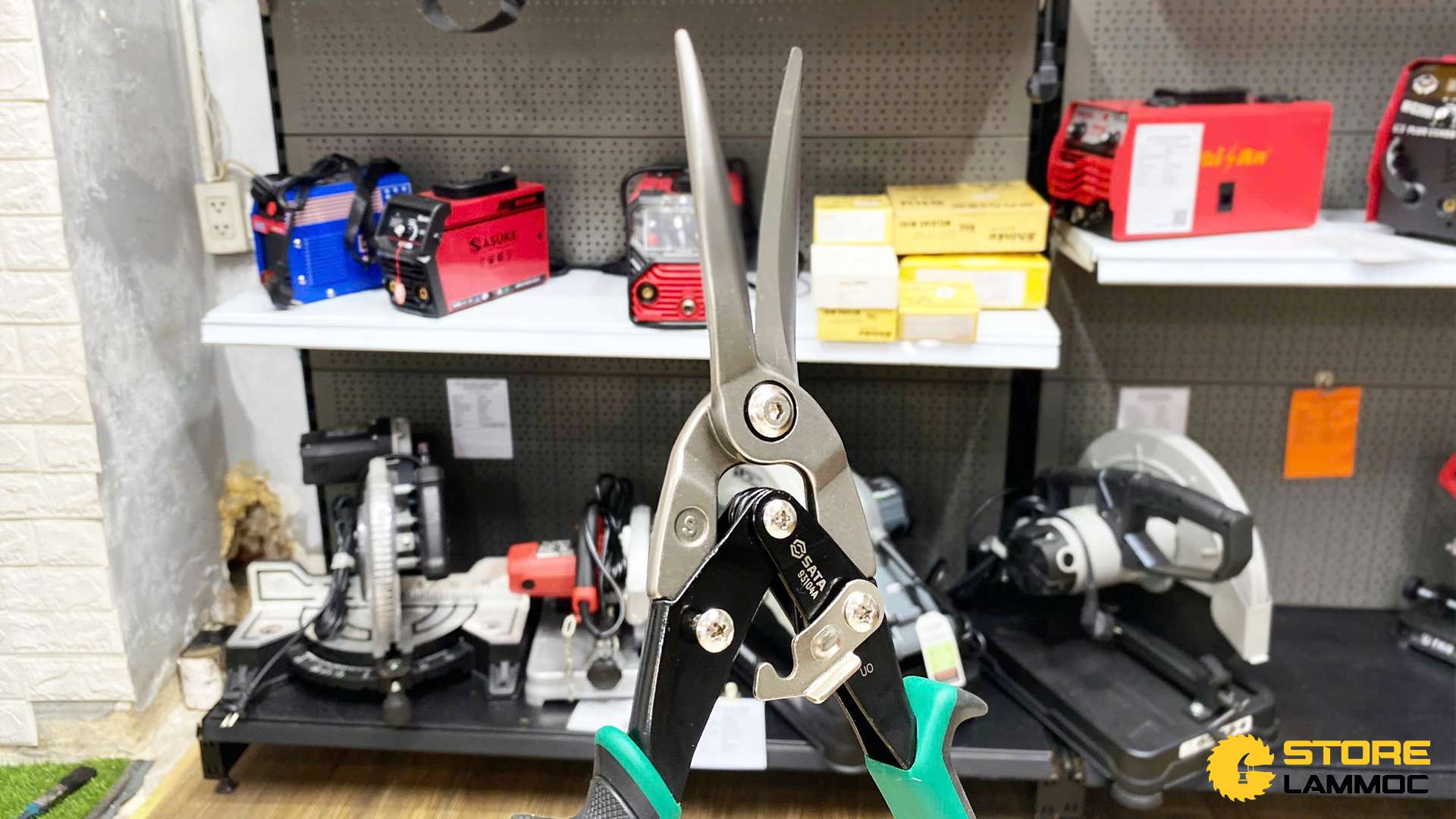 Kéo cắt tôn mũi thẳng 1inch Sata 93104A