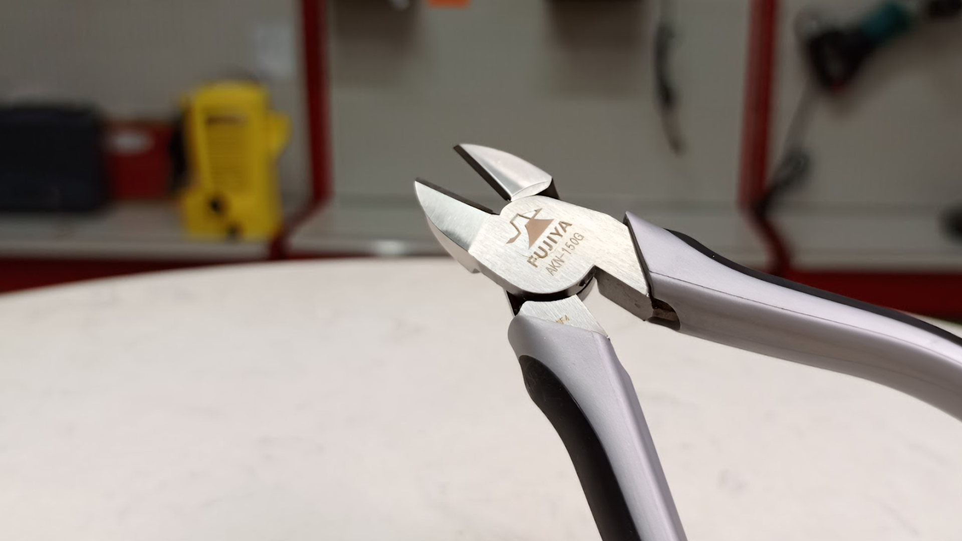 Kìm cắt dây điện nặng 150mm Fujiya dòng AKN-150G