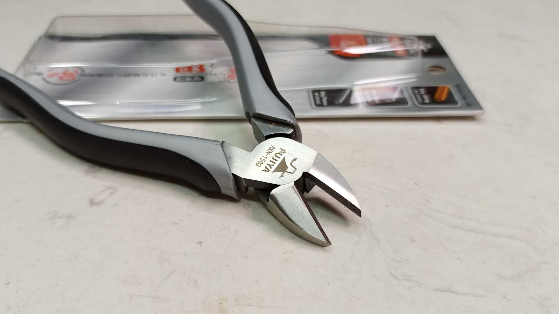 Kìm cắt dây điện nặng 150mm Fujiya dòng AKN-150G