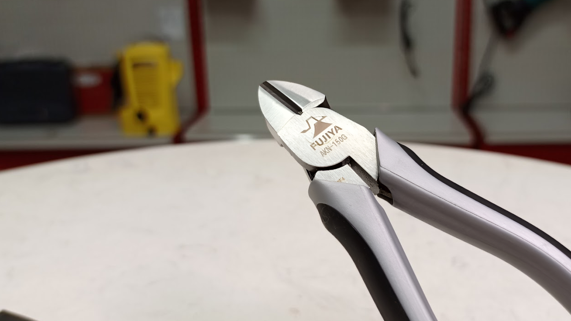 Kìm cắt dây điện nặng 150mm Fujiya dòng AKN-150G