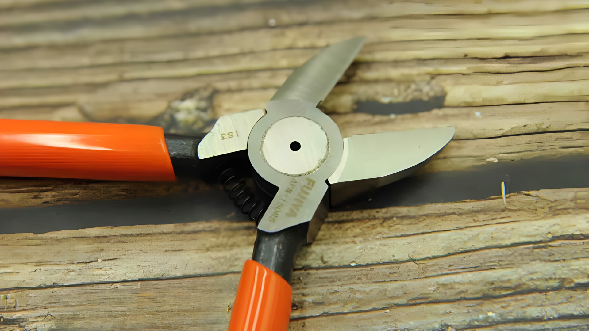 Kìm cắt nhựa Fujiya lưỡi tròn APN-125RS