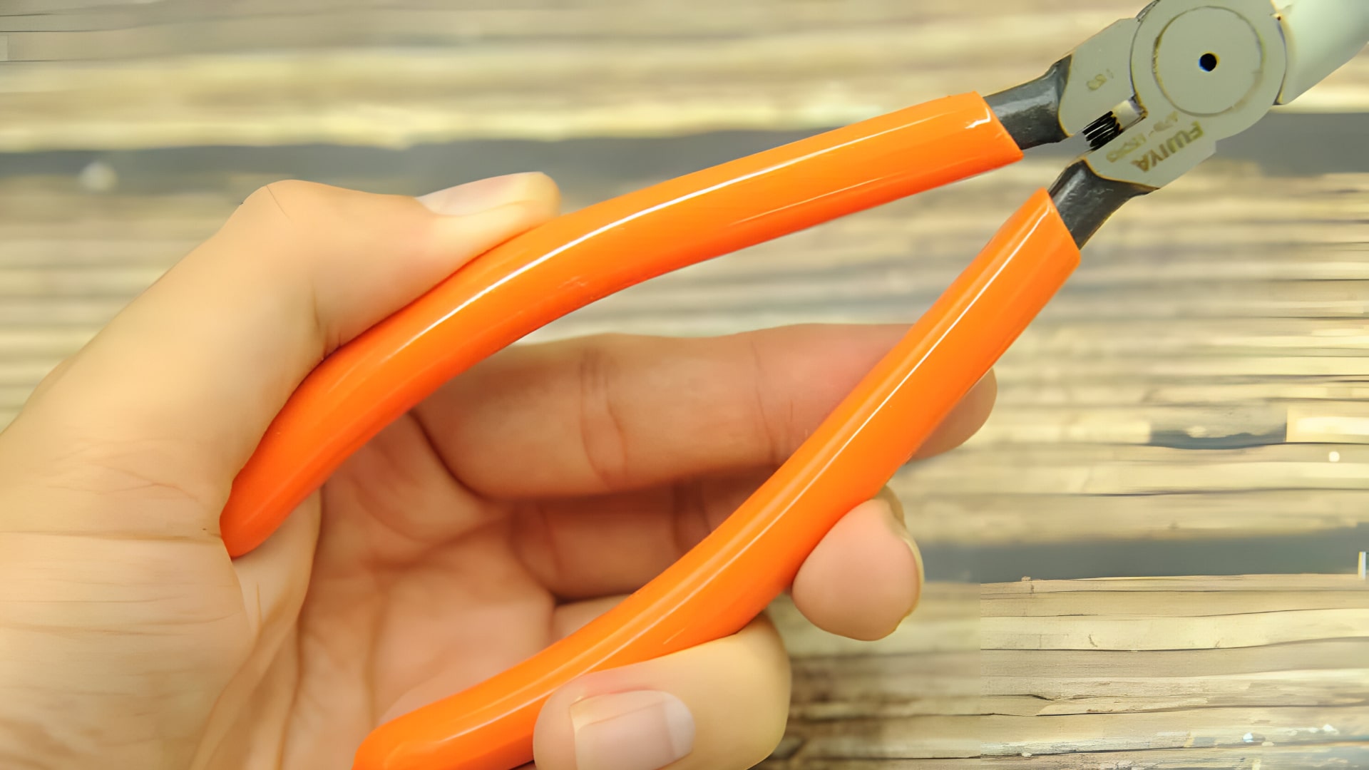 Kìm cắt nhựa Fujiya lưỡi tròn APN-125RS