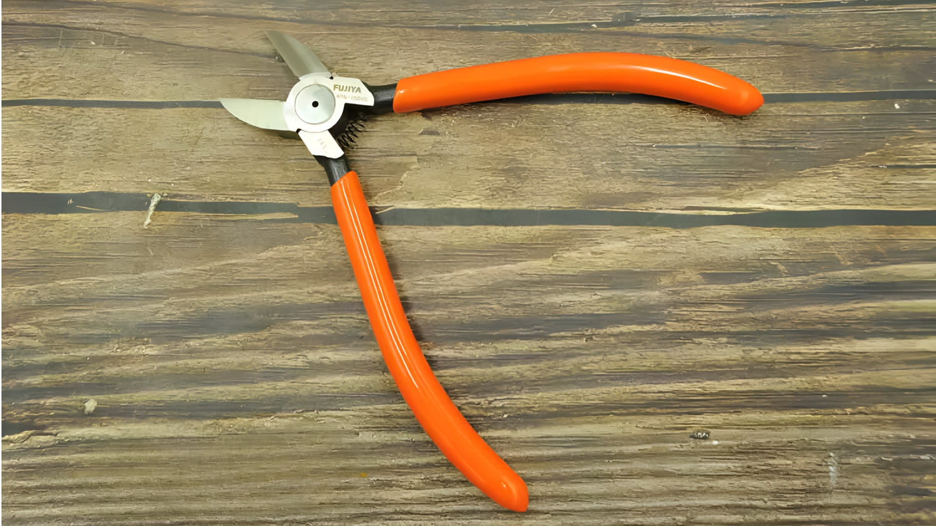 Kìm cắt nhựa Fujiya lưỡi tròn APN-125RS