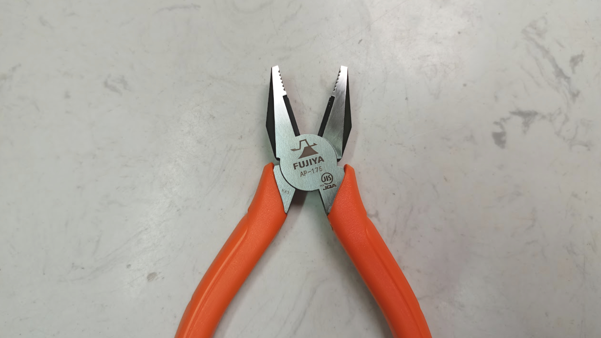 Kìm điện Fujiya AP-175