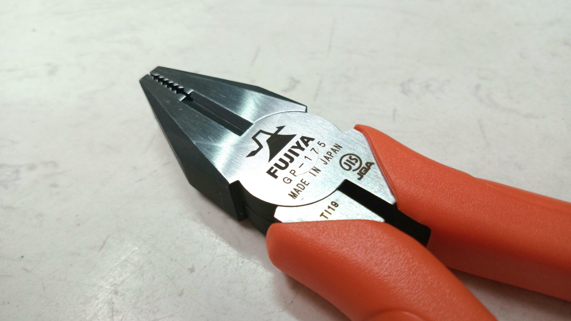 Kìm điện mỏ bằng 175mm Nhật Bản Fujiya GP-175