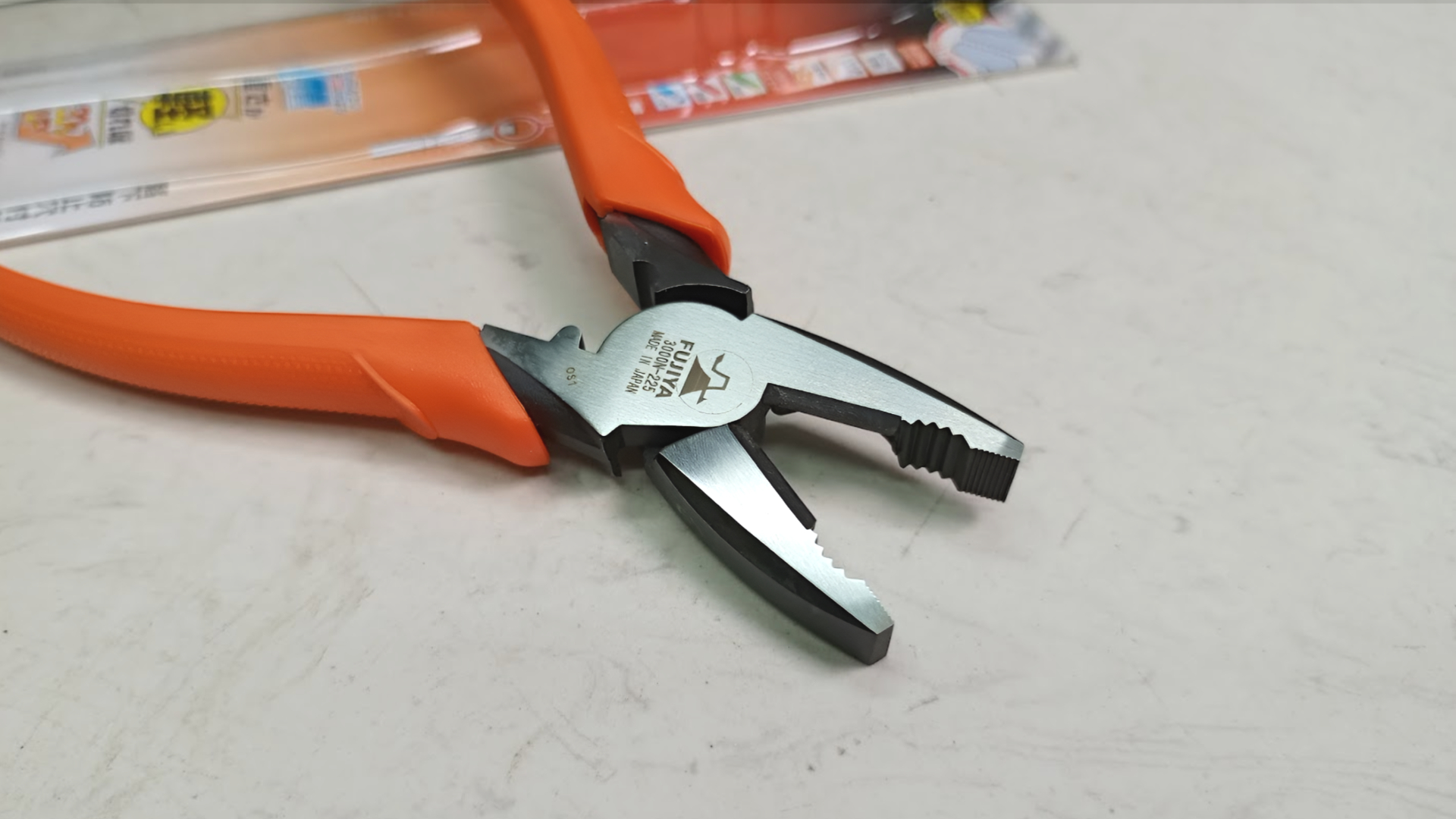 Kìm điện mỏ bằng tác động mạnh 225mm Fujiya 3000N-225