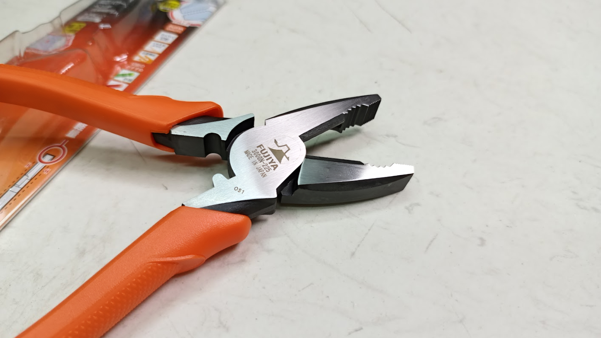 Kìm điện mỏ bằng tác động mạnh 225mm Fujiya 3000N-225