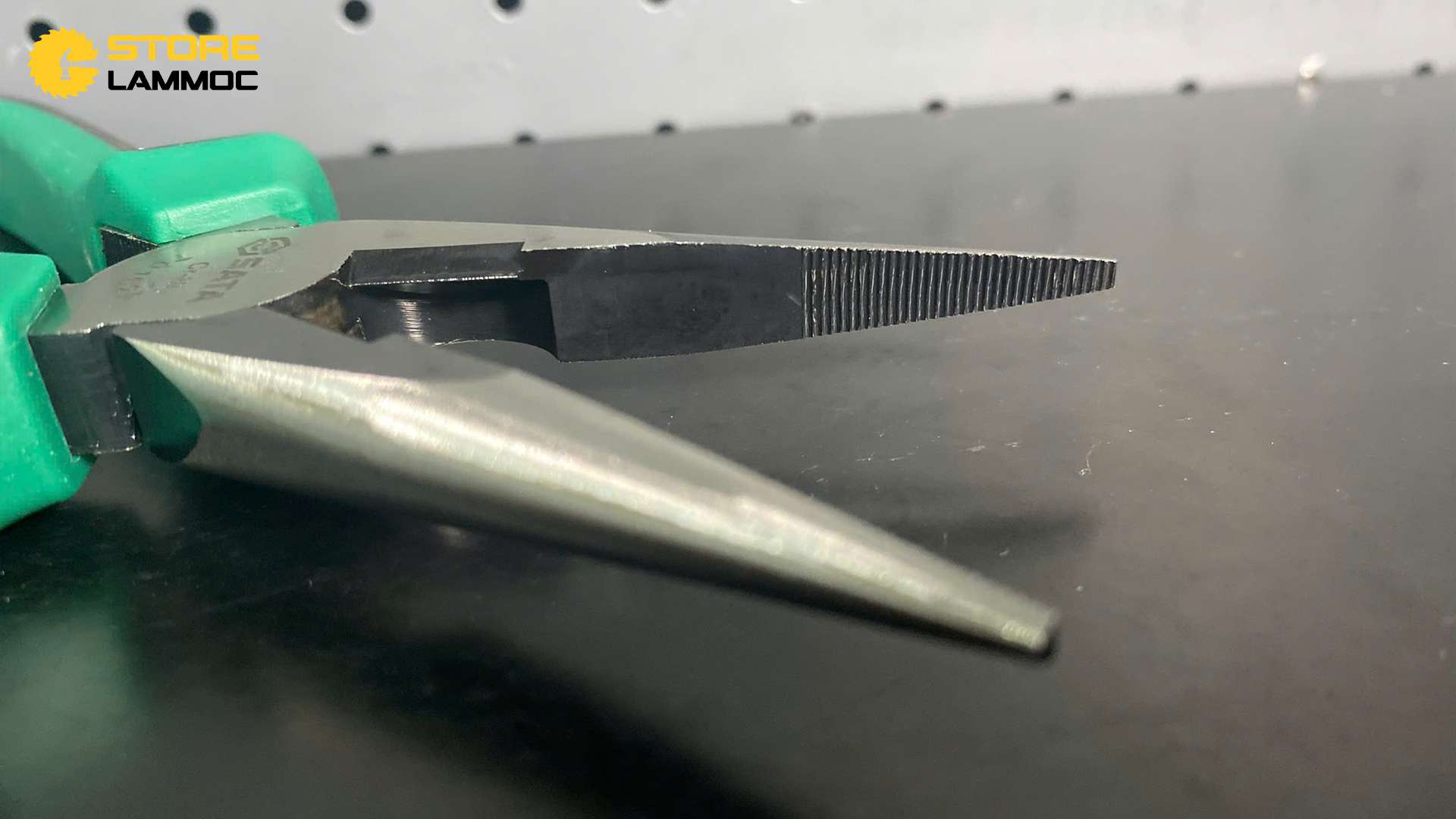 Kìm mỏ nhọn 8inch SATA 70102A