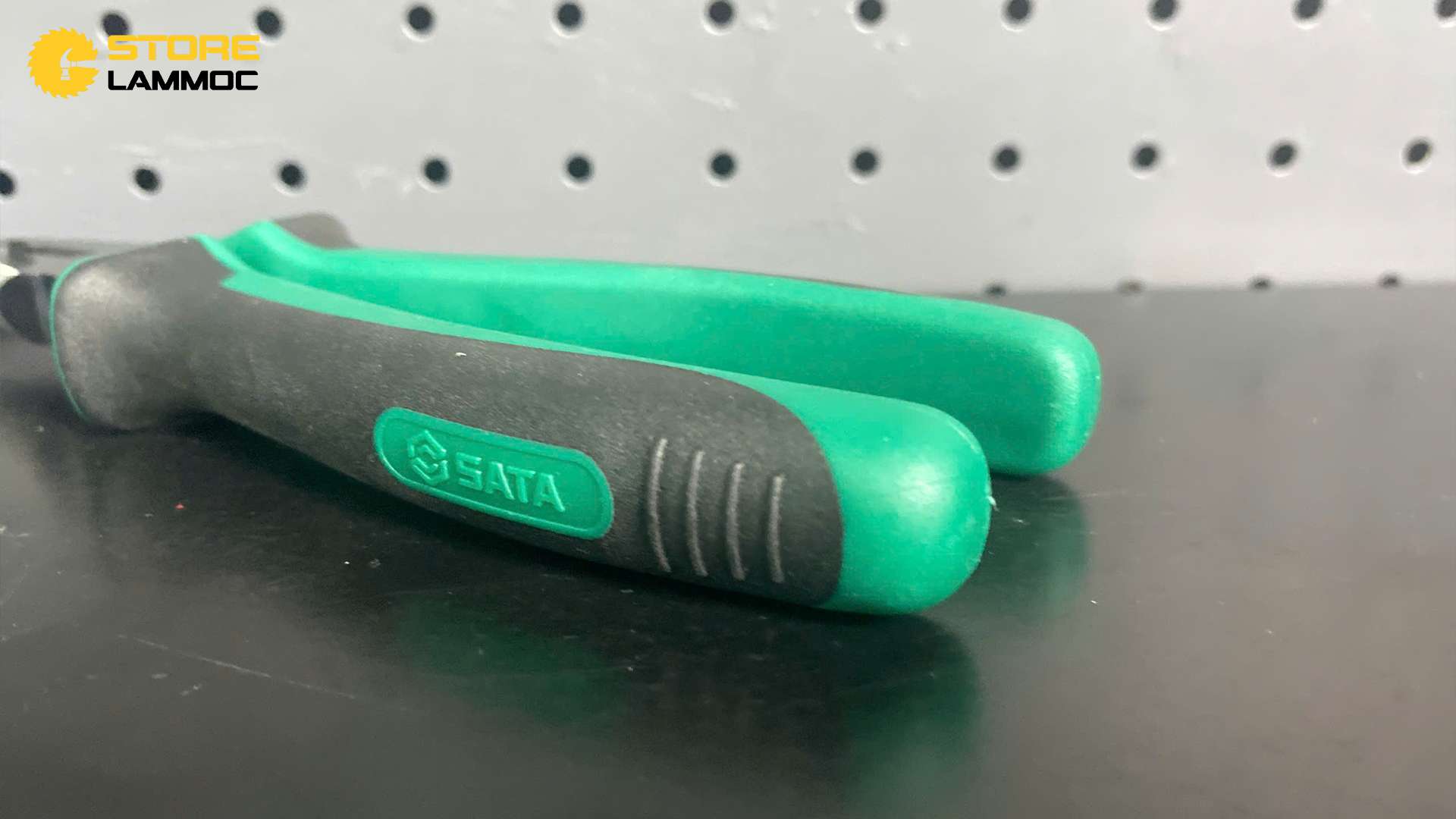 Kìm mỏ nhọn 8inch SATA 70102A