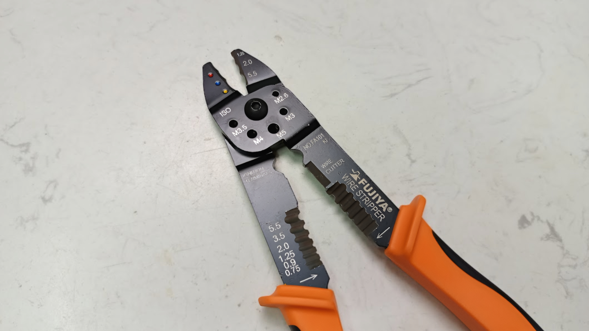 Kìm tuốt dây điện bấm cos Fujiya FA101